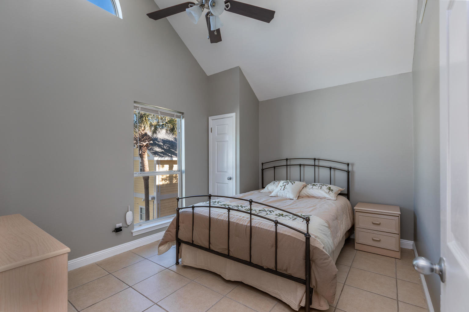 2nd floor bedroom at Nantucket Cottages, Destin, FL